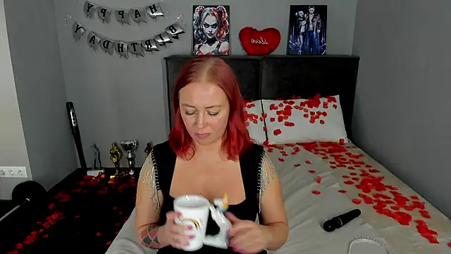 MuscleXXXBarbie - BIRTHDAY GIRL NAKED MUSCLE SHOW
