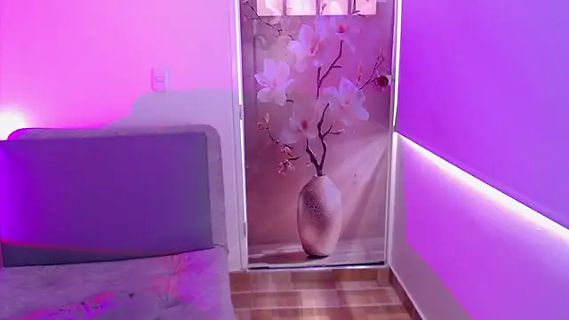 Milfrousse - Oil show on tits and ass