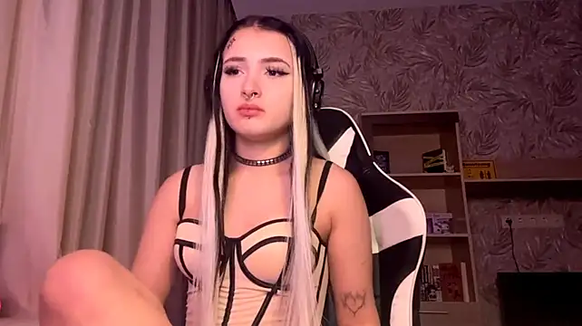 SharikaBabecki - Spank Ass 5 time