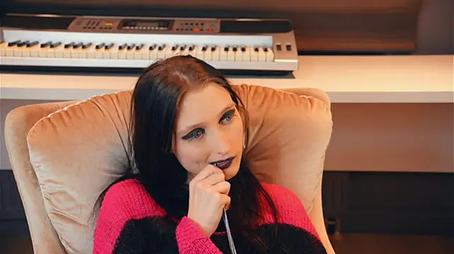 DalilaSylvia - Make a funny face on camera