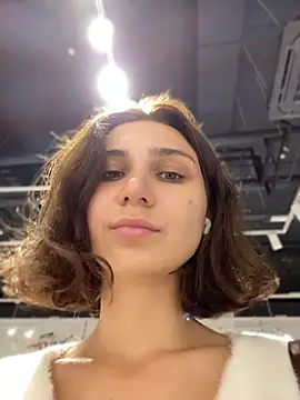 QuitieLia - Play with tits in the fitting room