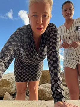 TUNDEROSE1 - boobs