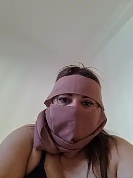 Mari-cute - بيان لحمي عاري