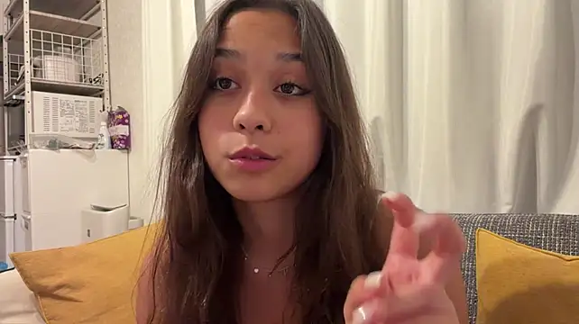 ReynaMccarron - show my cute shoulder!