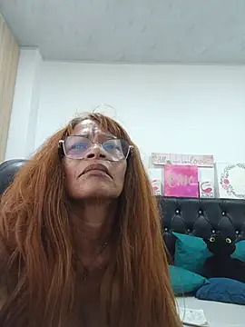 BustyMilf_