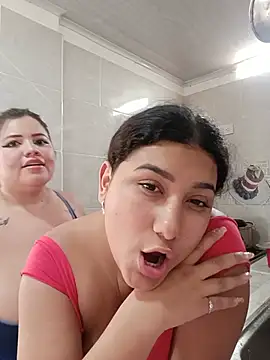 Sara_y_Amy - Show tits both girl