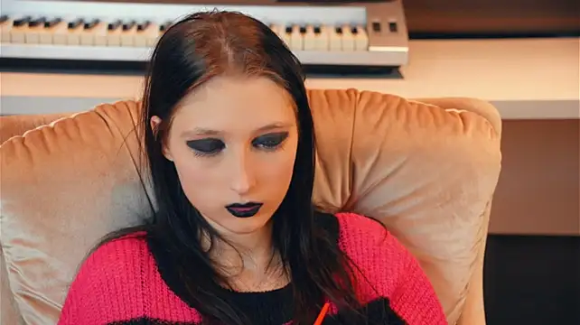 DalilaSylvia - Make a funny face on camera