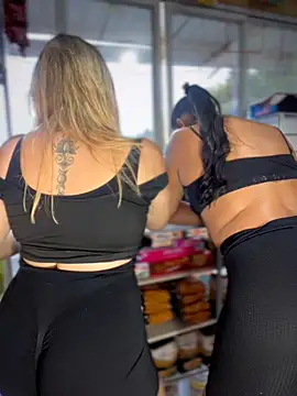 Sammyqueenx21 - 2 naked girls at the store