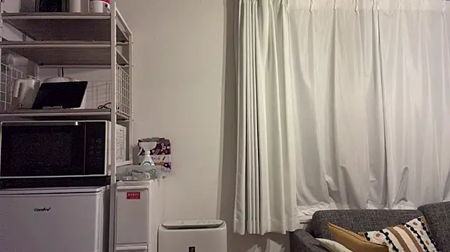 ReynaMccarron - show my cute legs and stroke hot