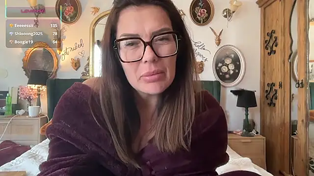 MrsMelia - bra off & oil them titties