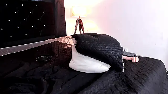 NaylaRosse - twerking+rub pussy