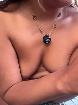 AmelyaMann - SHOW TITS + PLAY NIPPLES 🍒