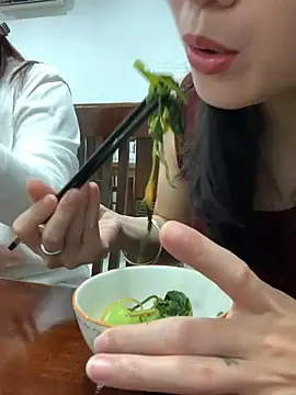 Mia_Mila_xx - Đi đái bậy