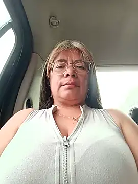 __valentina18 - Take off my bra and spit on my big tits