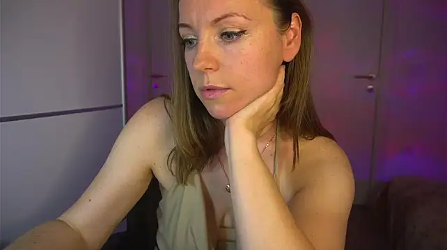 Cocosweetty - Naked for 10 min