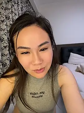 Yioyio-666 - 仿真精液摸胸诱惑2分钟