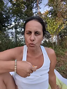 Hotbrunettemass - NatureNaked 🌳😈