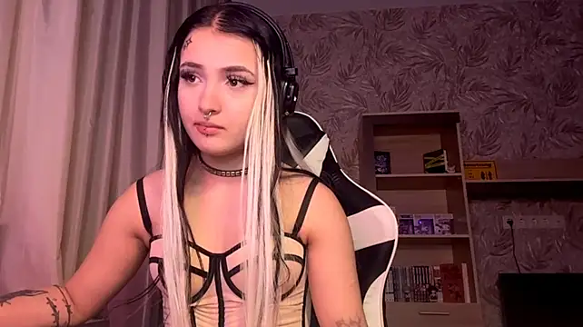 SharikaBabecki - Spank Ass 5 time