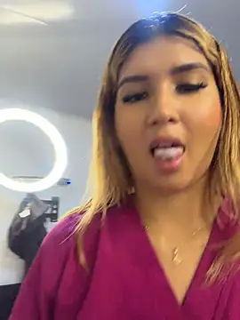 Kinky-Spa - 3 FINGER IN MY ASS