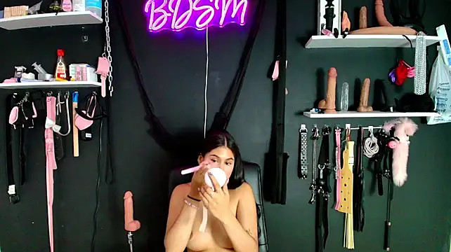 VictoryaLiah_BDSM - chilly in pussy+ 10 spank wooden ruler