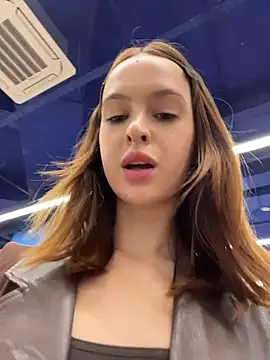 Outdorable - Completely naked, t squirt into a glass