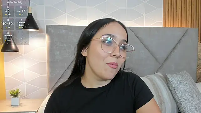 Sammy_Fit_ - 🍑Take off my top and show my bare back