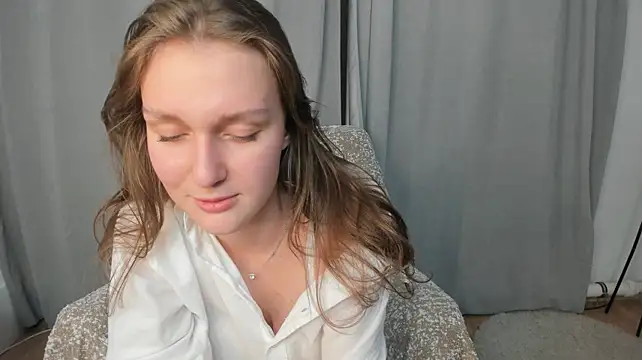 TeressaKapanke - Playing with my lips