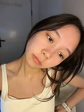 Anna-a - 完成目标，24小时内打赏最多的前三位哥哥每人一张美照诱惑