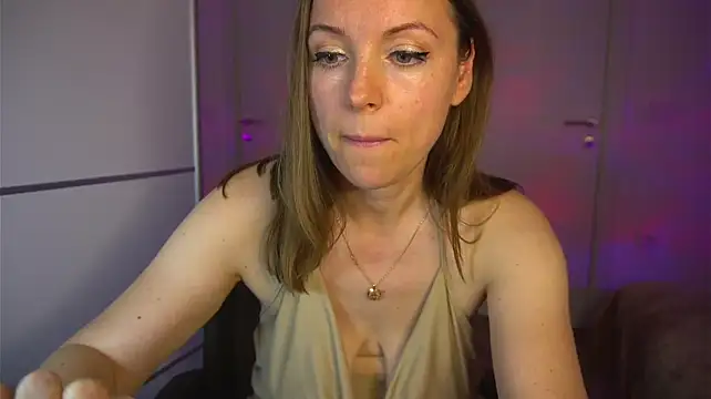 Cocosweetty - Naked for 10 min