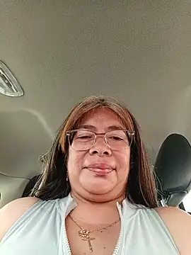 __valentina18 - Take off my bra and spit on my big tits