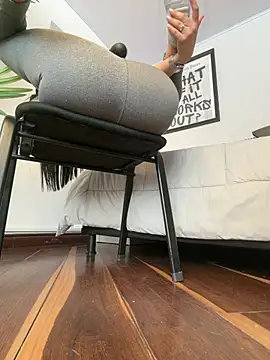 Caroline_dh - Hmm, stroking my clitoris