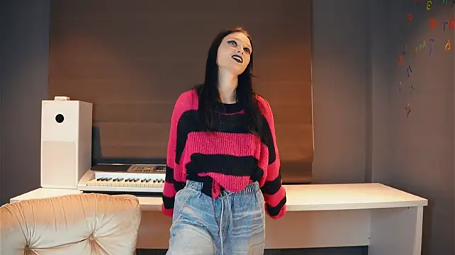 DalilaSylvia - Make a funny face on camera