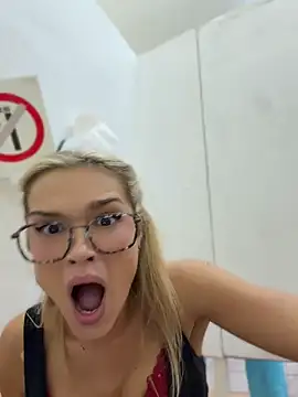 Nicoleevien - Open DOOR! They wanna fuck me both😳
