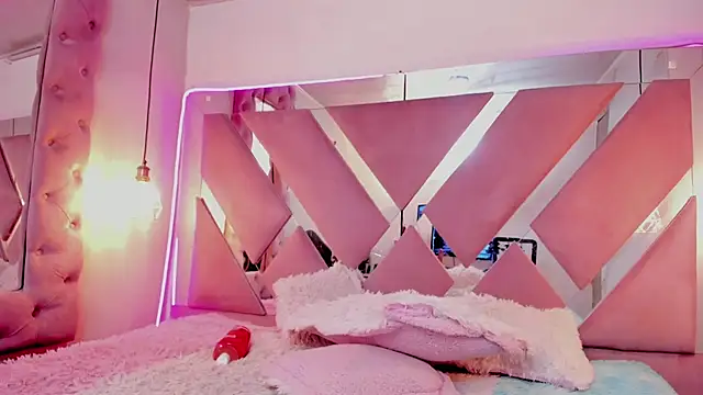 Luisamorety - naked+ doggy style