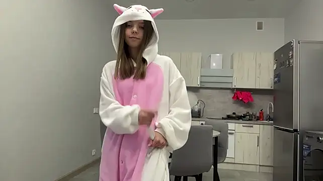 LisaPorse - show belly + cute wink