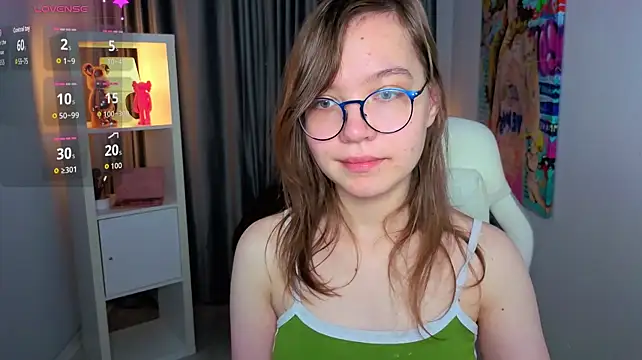LiaBroock - show legs