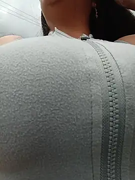 __valentina18 - Oil on my big buttocks