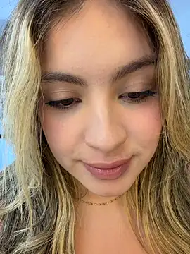 Cloee_Rainbow1 - How about a sexy dance for us Cloee😏🥵