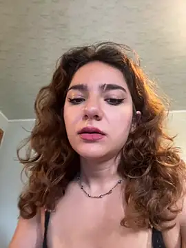 Honeymuse - show my tits and touch my self