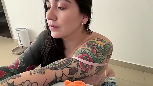 KathiaJenner - 🔥 Jean pose & naughty smile
