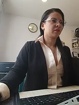 Paolitha25 - 🥵😈 Dildo in pussy under desk🔥