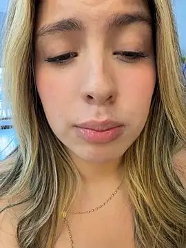 Cloee_Rainbow1 - How about a sexy dance for us Cloee😏🥵