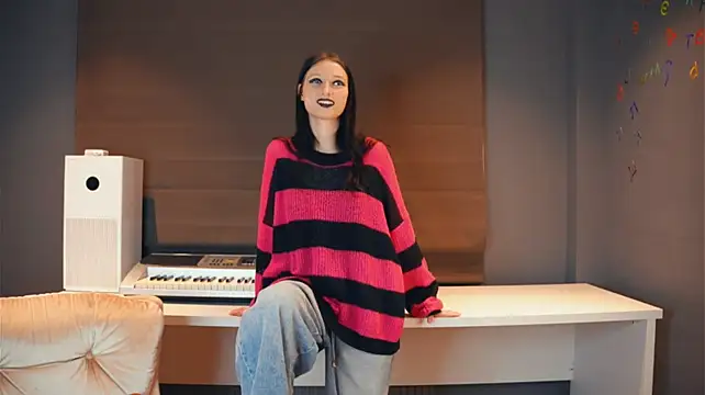 DalilaSylvia - Make a funny face on camera