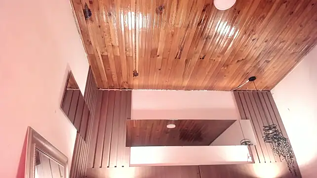 Violet_carson - SPREAD PUSSY LIPS + SPANKS