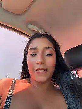 SaryJonex - RUB MY PUSSY IN PUBLIC