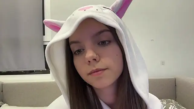 LisaPorse - show feet + rub my cheeks