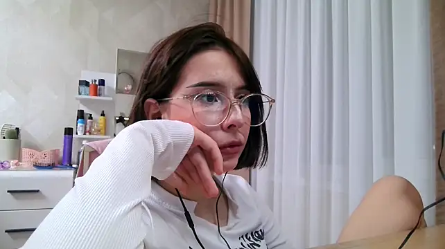 NeomiMckillip - Show my ass in new dress