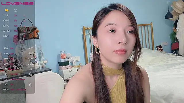 Aline520 - （绿播）大家一起开心互动，新人小白，喜欢请多多支持~