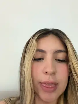 Cloee_Rainbow1 - Lick my finger very gently 😏👅💦