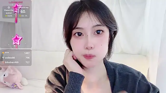 Hello77-234 - 丝带缠胸,站着播3分钟